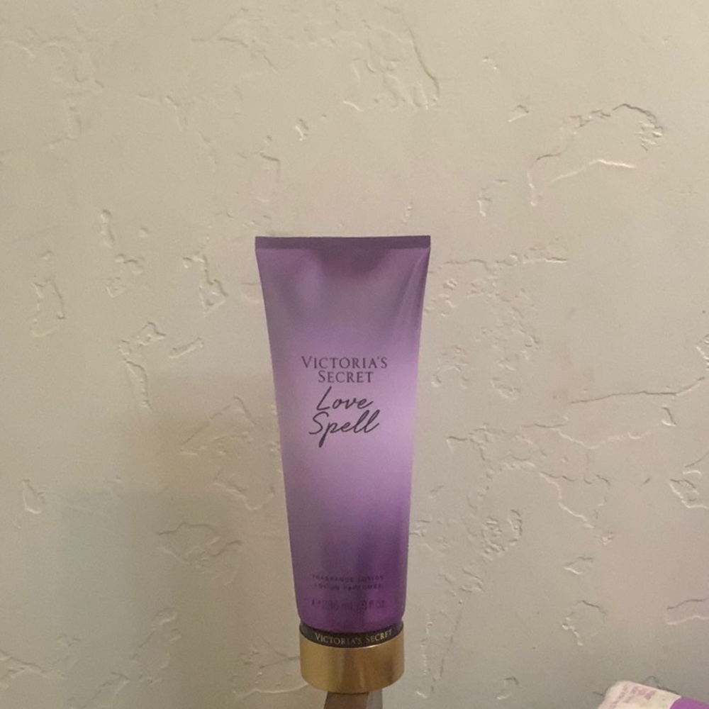 NEW Victoria's Secret Love Spell Lotion OLD PACKAGING